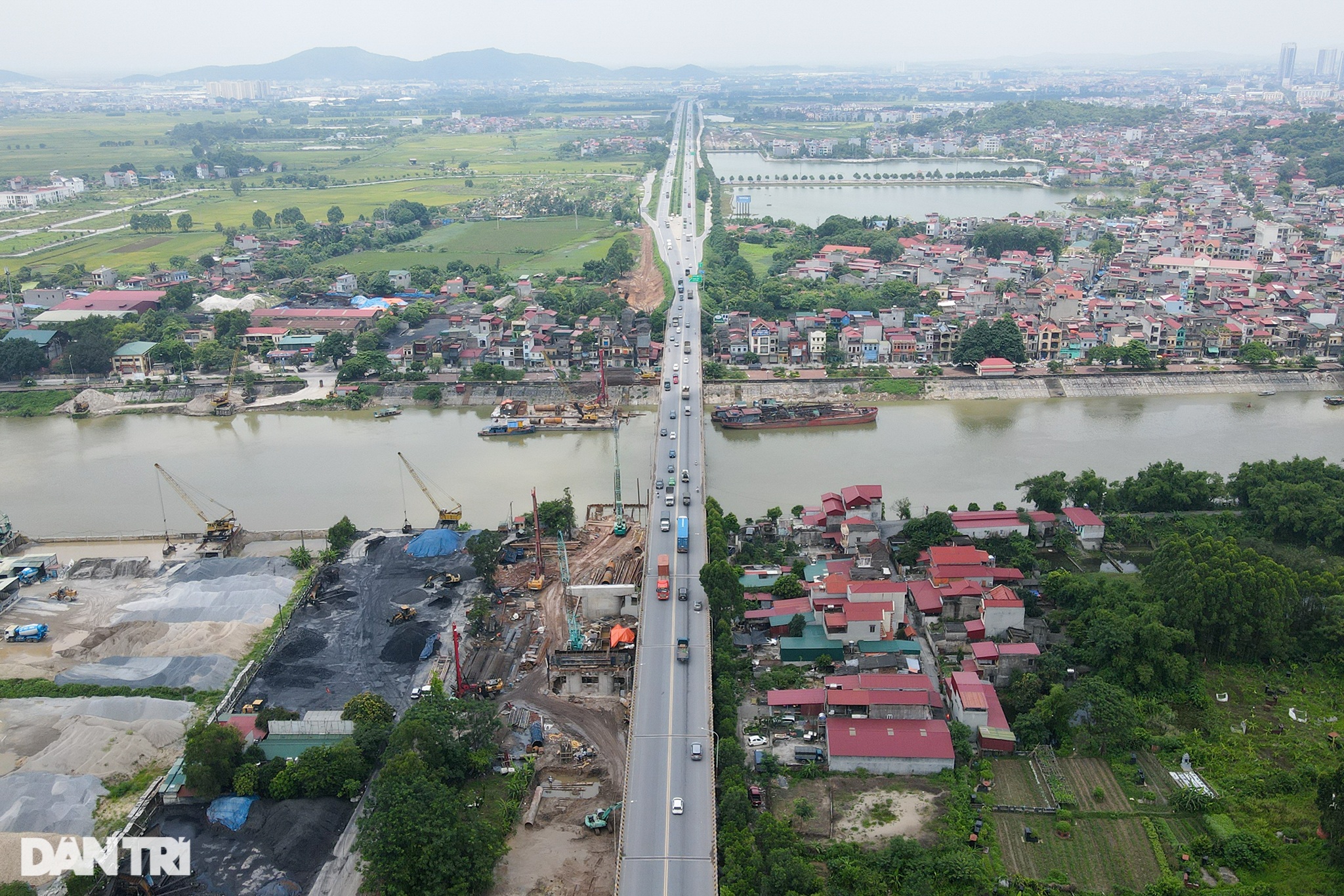 Công trường xây dựng, mở rộng cầu Như Nguyệt nối đôi bờ sông Cầu - 3