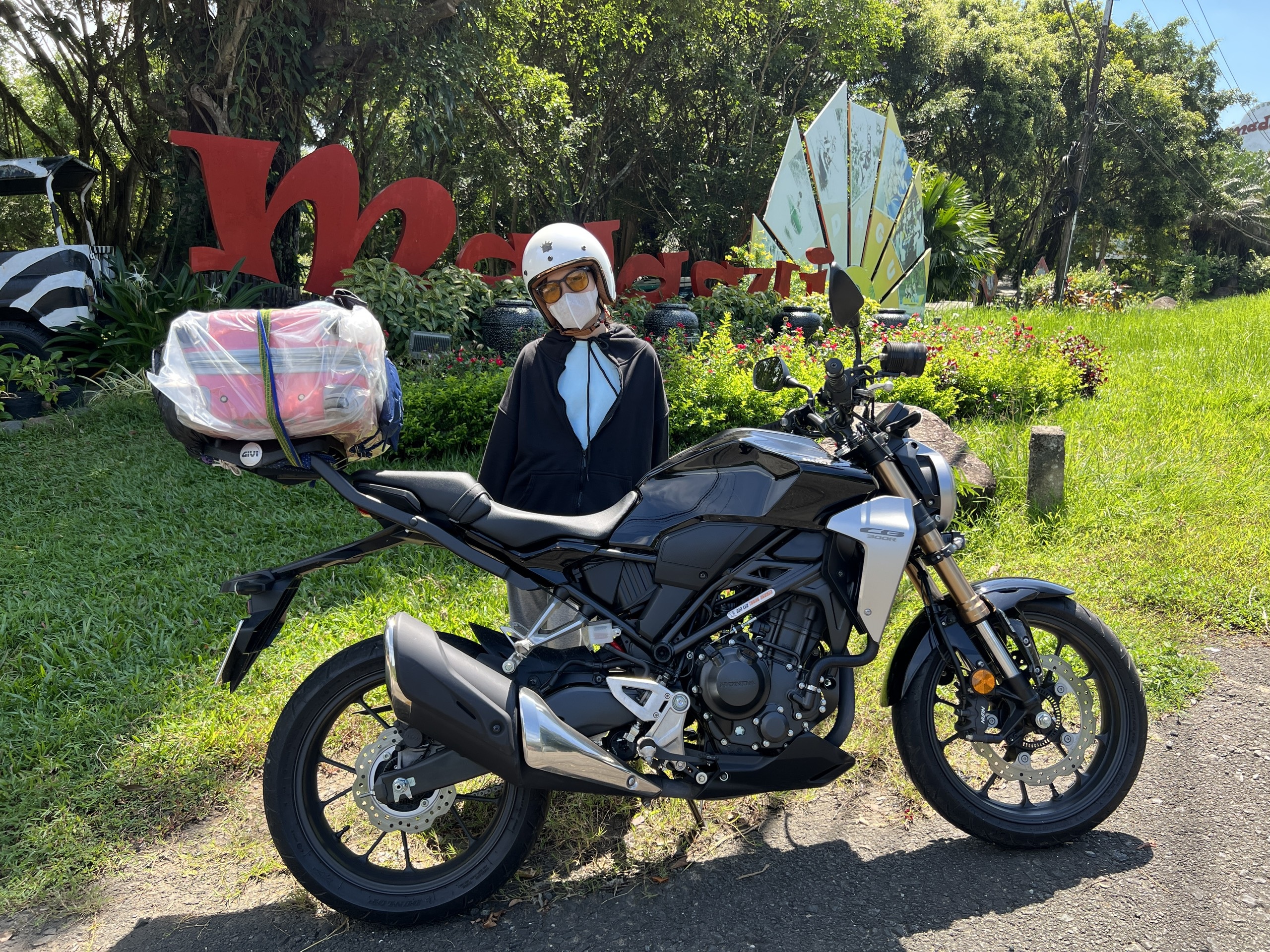 Gallery - Người cha "xì tin" tặng ngay con gái chuyến phượt Đà Lạt sau kỳ thi | Báo Dân trí