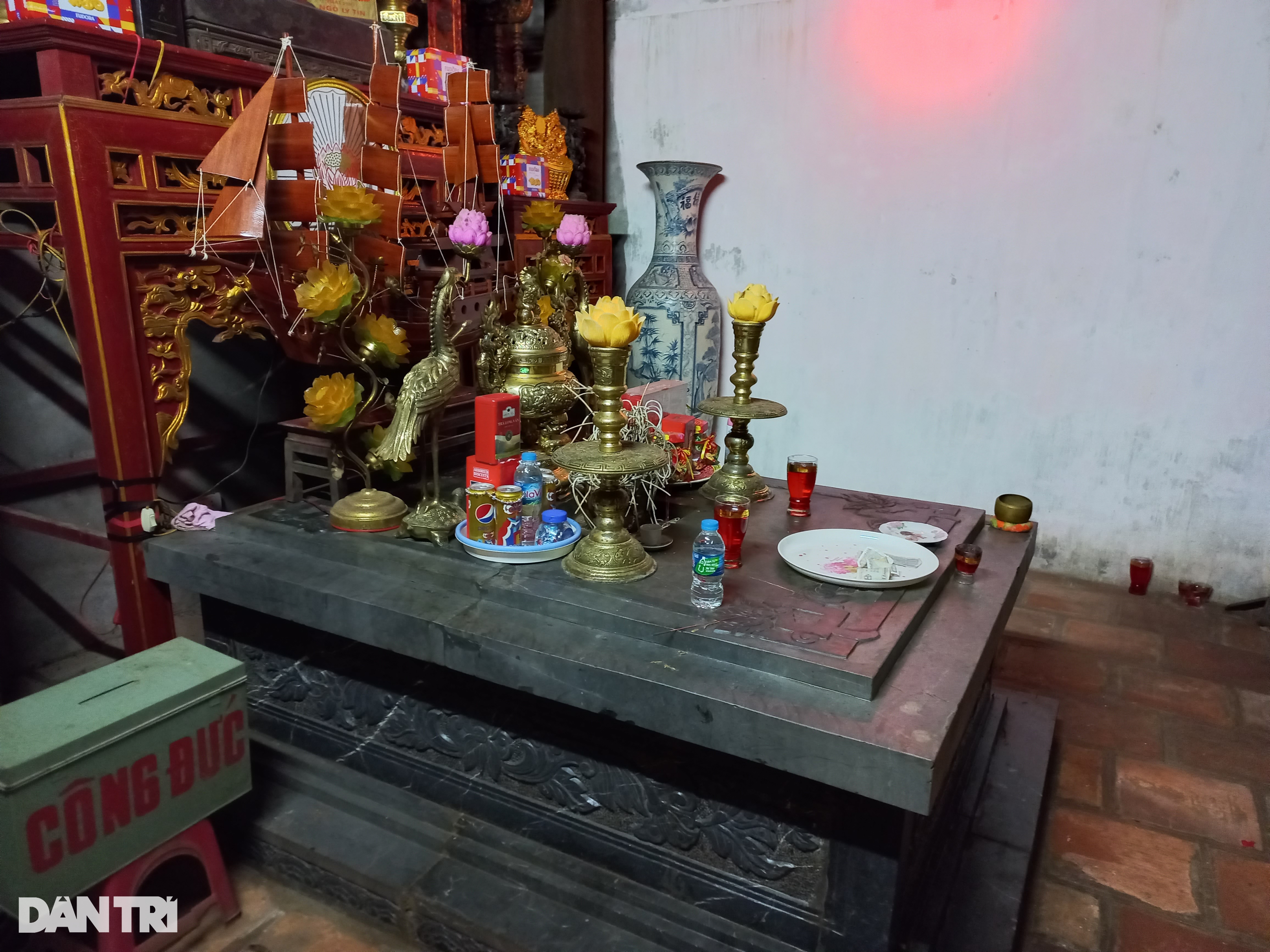 Bí ẩn ngôi mộ đá trong hậu cung đền thờ vị tướng đánh cướp biển - 3 Bí ẩn ngôi mộ đá trong hậu cung đền thờ vị tướng đánh cướp biển - 3