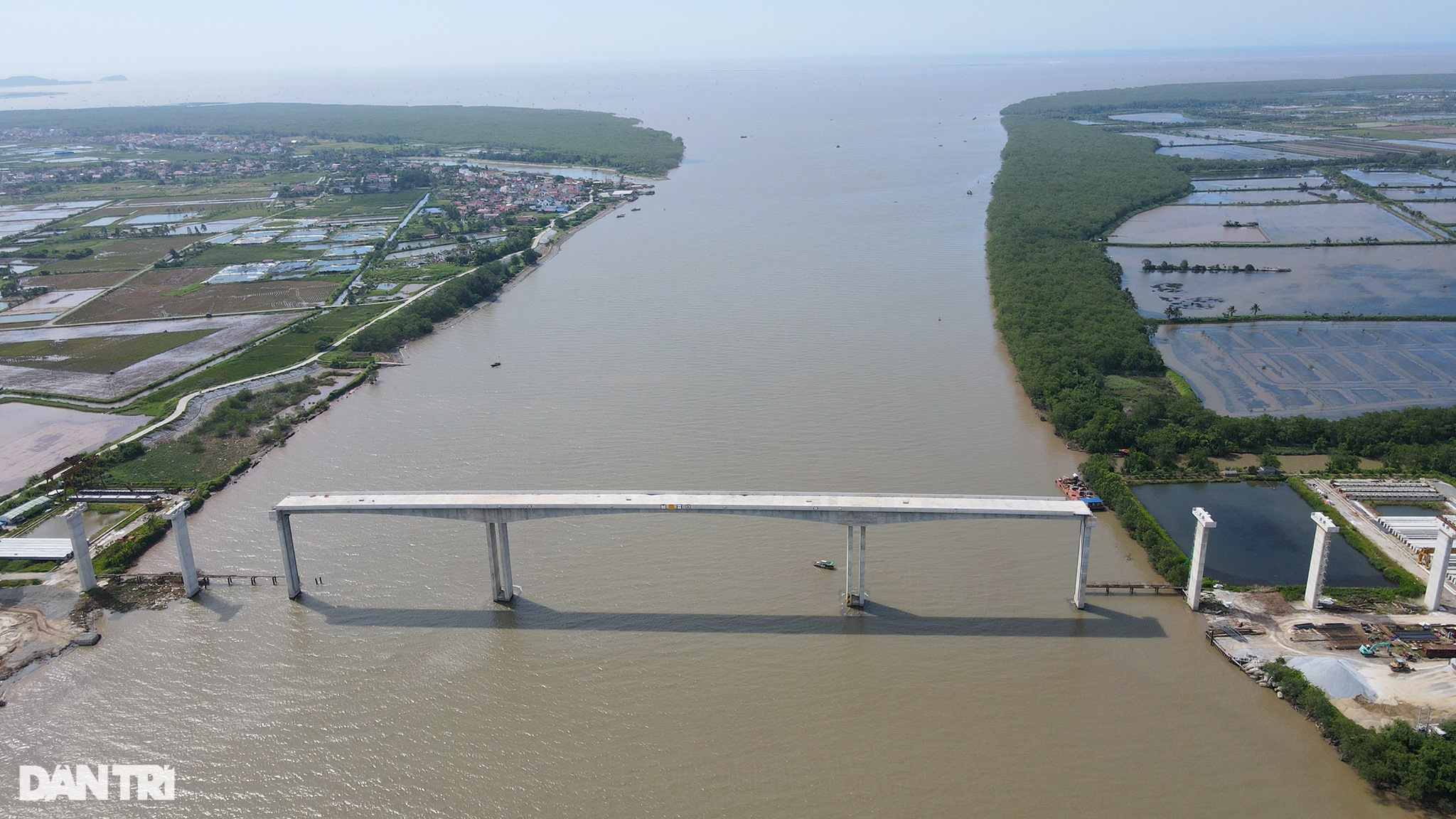 Hợp long 2 nhịp chính giữa cầu Văn Úc hơn 800 tỷ đồng gần biển Đồ Sơn - 1
