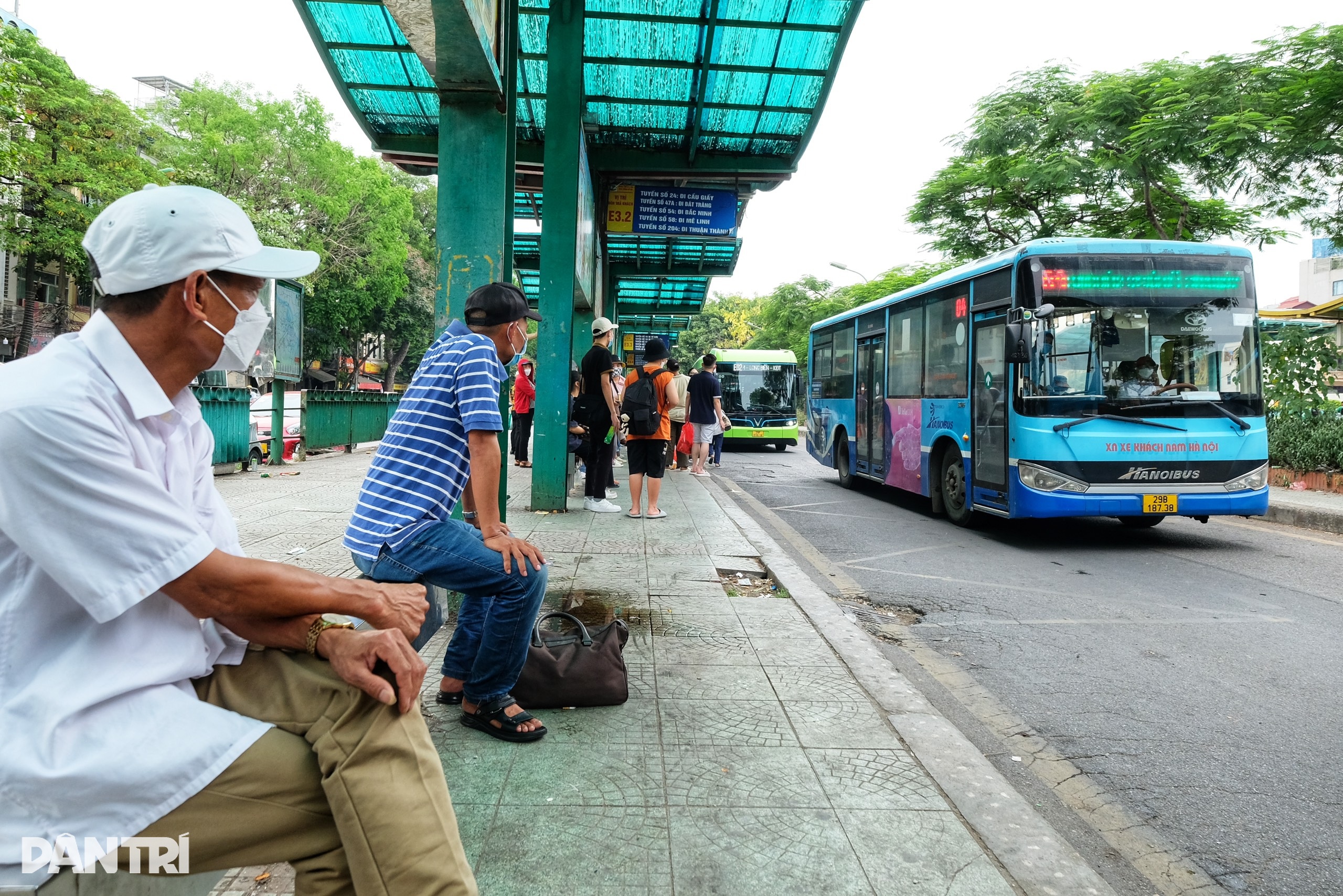 Hành khách chán ngán thái độ xe buýt, tài xế phân trần có muốn thế đâu - 4 Hành khách chán ngán thái độ xe buýt, tài xế phân trần có muốn thế đâu - 4