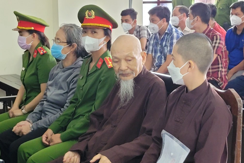 Hoãn phiên tòa xét xử nhóm người ở Tịnh thất Bồng Lai - 2