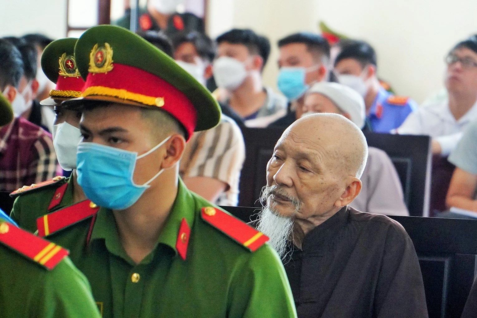 Hoãn phiên tòa xét xử nhóm người ở Tịnh thất Bồng Lai - 6