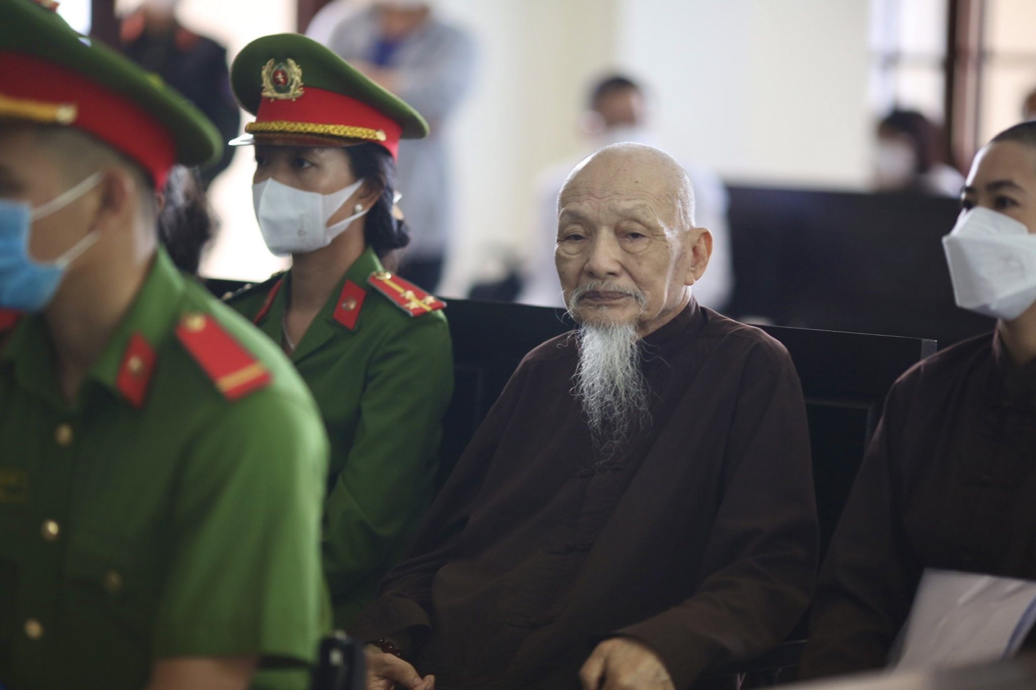 Hoãn phiên tòa xét xử nhóm người ở Tịnh thất Bồng Lai - 5