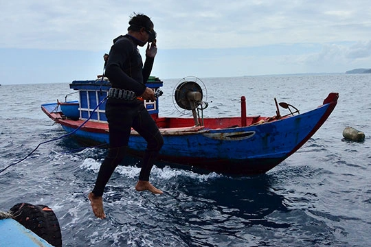 Dòng chảy bất thường cuốn trôi 3 người ở Lý Sơn - 1