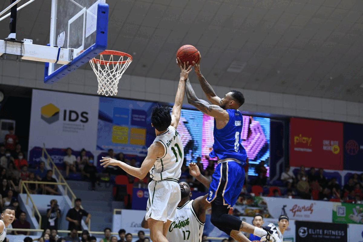 Mãn nhãn với những pha úp rổ đẳng cấp NBA của ngoại binh Hanoi Buffaloes - 14 Mãn nhãn với những pha úp rổ đẳng cấp NBA của ngoại binh Hanoi Buffaloes - 14