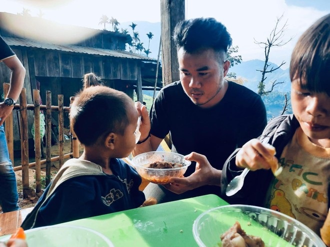 Những người 12 năm cõng điện, mang rạp chiếu phim đến với trẻ vùng cao - 3