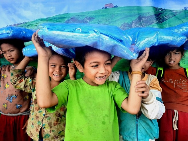 Những người 12 năm cõng điện, mang rạp chiếu phim đến với trẻ vùng cao - 4