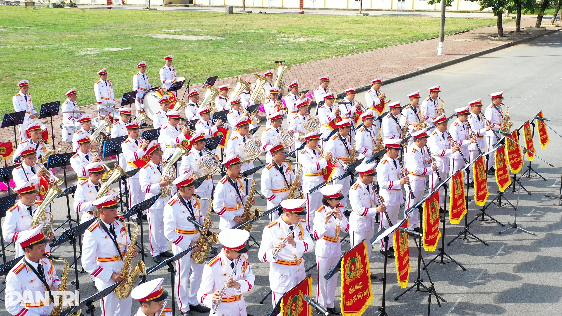 400人以上がハノイでASEAN警察音楽祭を開催しようとしています-4