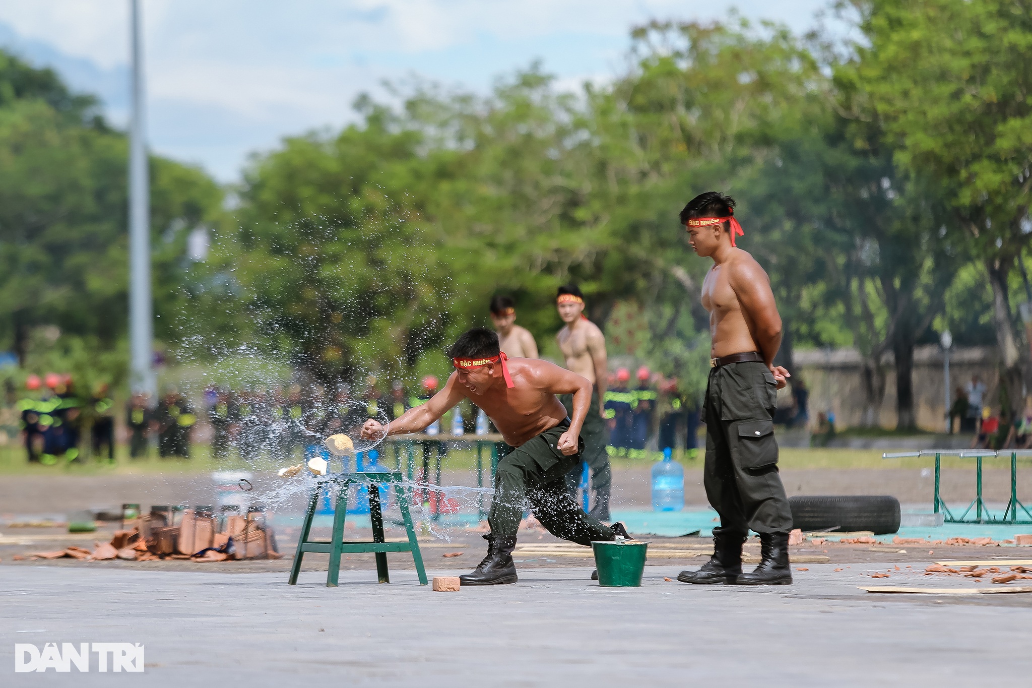 Mãn nhãn cuộc thi bắn súng, võ thuật  Công an nhân dân tại TP Huế - 9