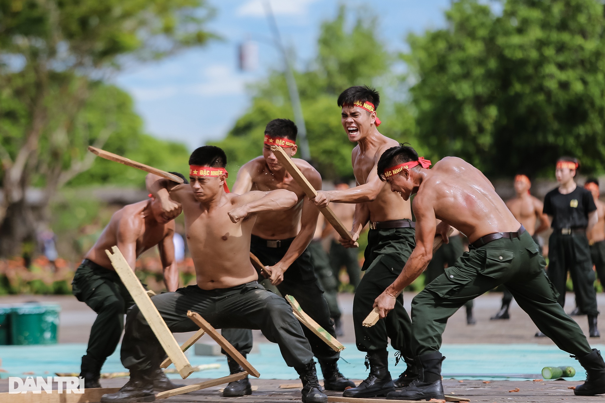 Mãn nhãn cuộc thi bắn súng, võ thuật  Công an nhân dân tại TP Huế - 8