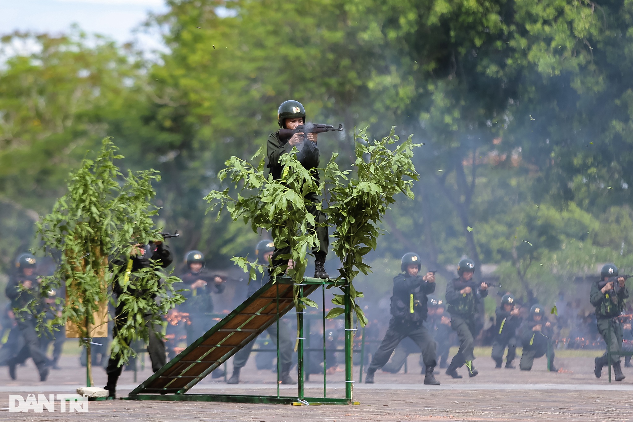 Mãn nhãn cuộc thi bắn súng, võ thuật Công an nhân dân tại TP Huế - 11 Mãn nhãn cuộc thi bắn súng, võ thuật Công an nhân dân tại TP Huế - 11