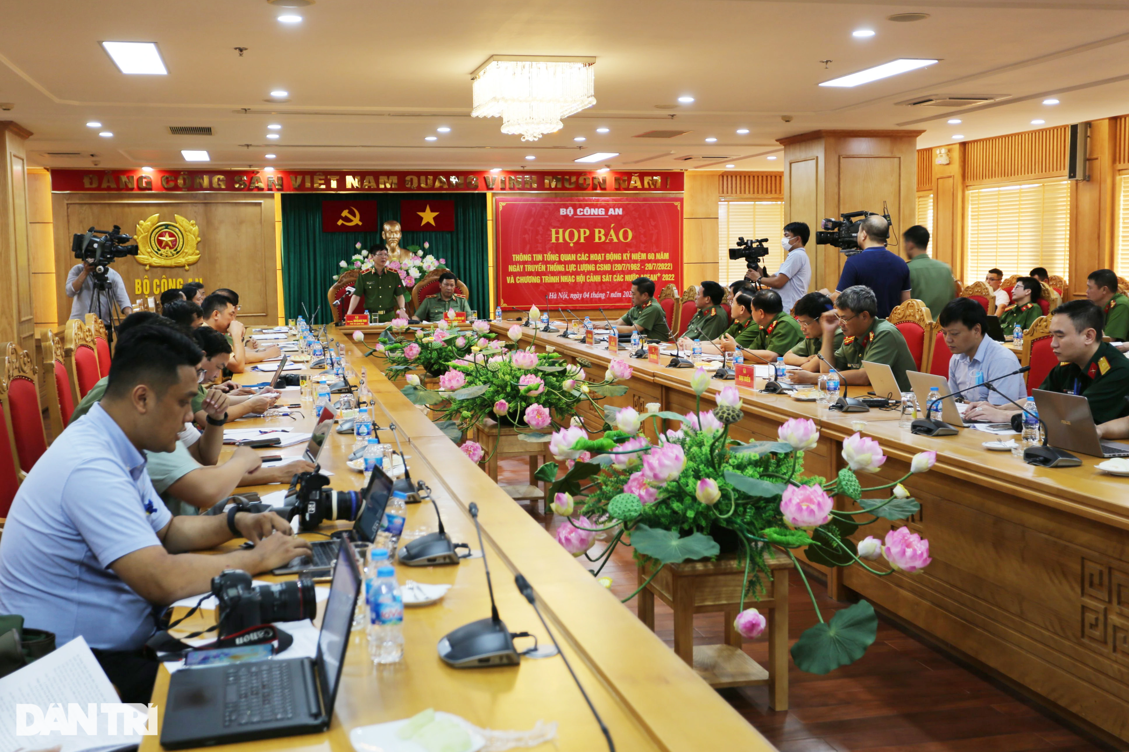 400人以上がハノイでASEAN警察音楽祭を開催しようとしています-1