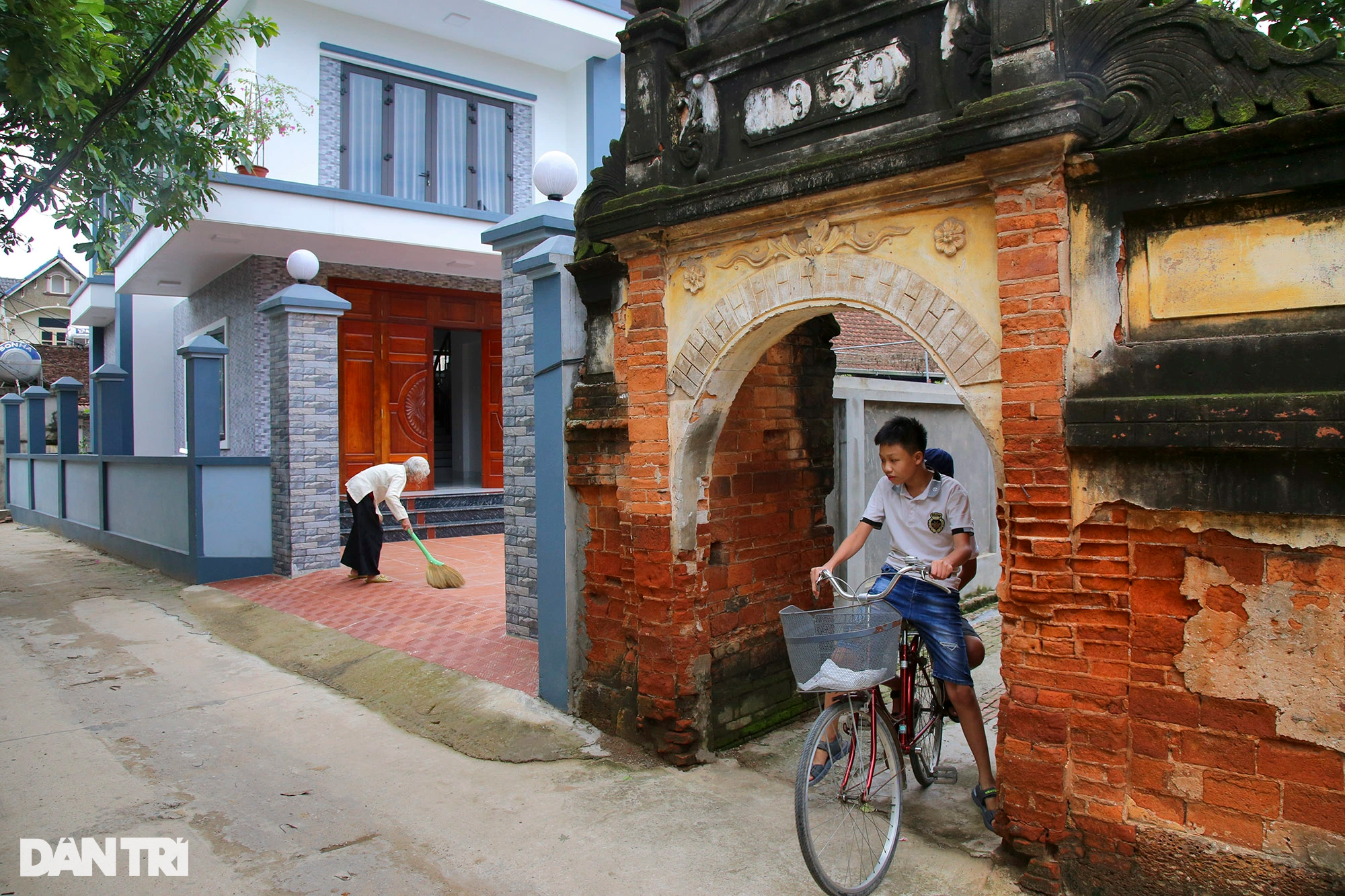 Những chiếc cổng trăm tuổi độc đẹp còn lại ở ngôi làng cổ tại Hà Nội - 4