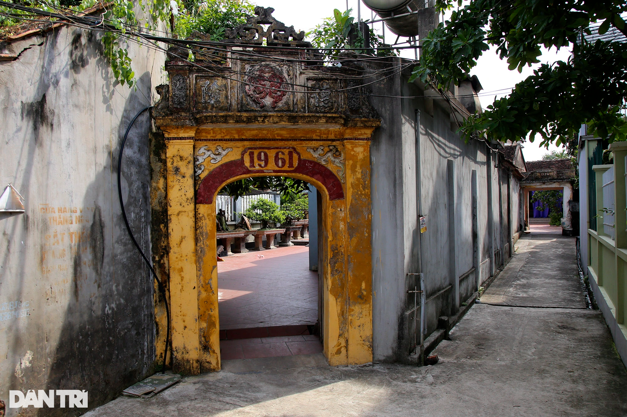 Những chiếc cổng trăm tuổi độc đẹp còn lại ở ngôi làng cổ tại Hà Nội - 9