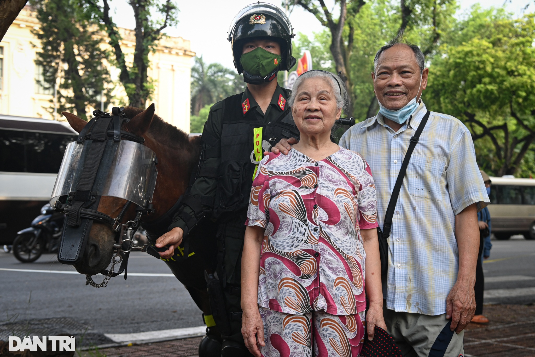 Mãn nhãn hình ảnh CSCĐ Kỵ binh diễu hành quanh phố đi bộ hồ Gươm - 6