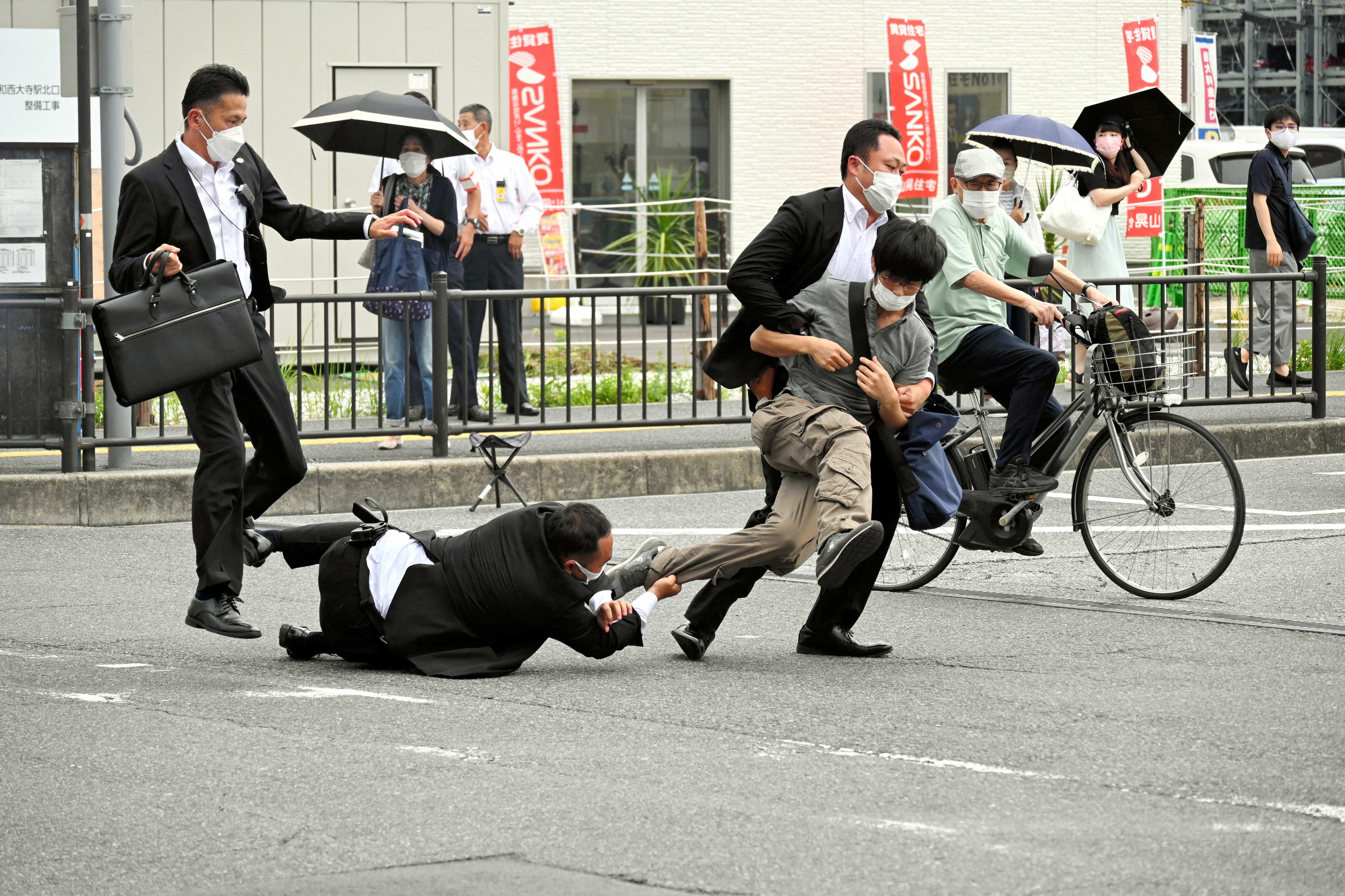 Ba giây định mệnh trong vụ cựu Thủ tướng Nhật Bản Abe bị ám sát - 2