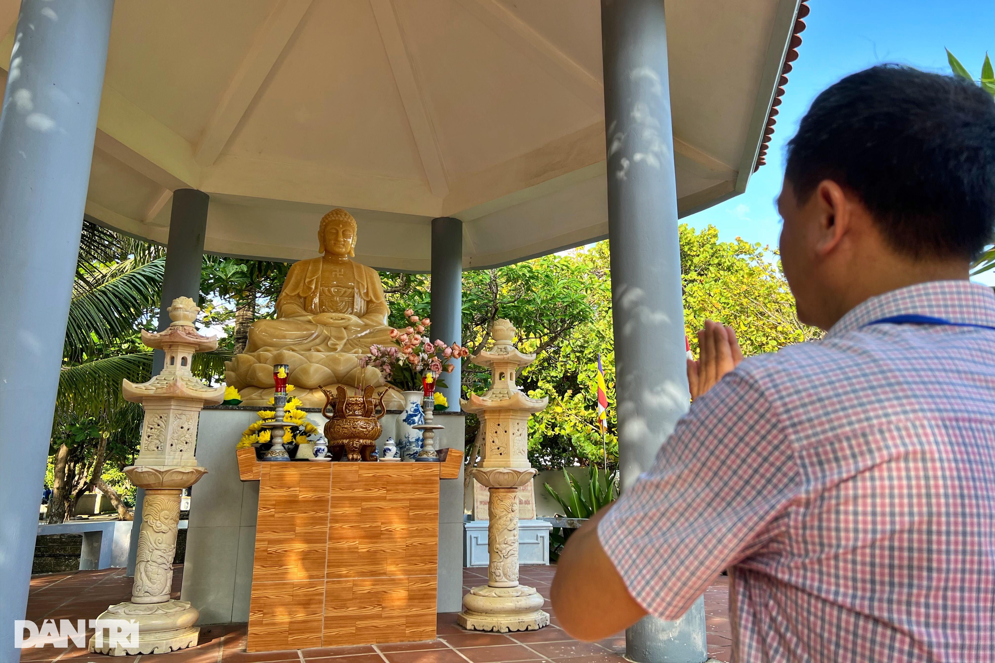 9 cột mốc tâm linh vững chãi giữa Trường Sa - 7 9 cột mốc tâm linh vững chãi giữa Trường Sa - 7