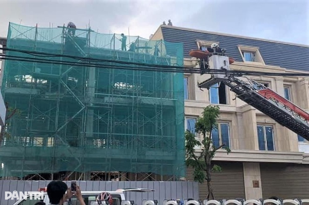 Cần bơm bê tông gãy, đè chết một công nhân - 1 Cần bơm bê tông gãy, đè chết một công nhân - 1