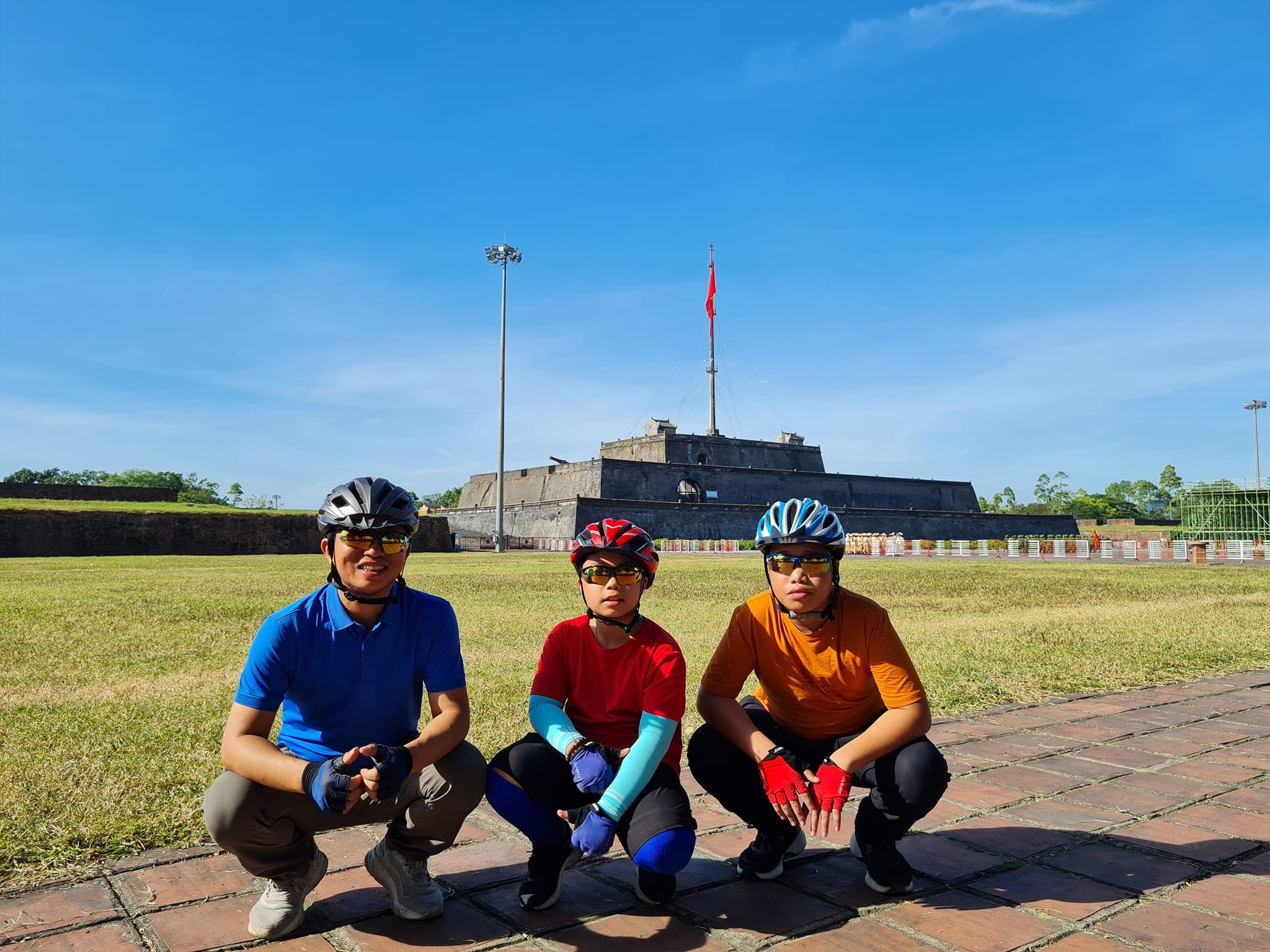Hi hữu: Cậu bé 11 tuổi đạp xe vượt 1800km từ Bắc vào Nam - Ảnh 6. Hi hữu: Cậu bé 11 tuổi đạp xe vượt 1800km từ Bắc vào Nam - Ảnh 6.
