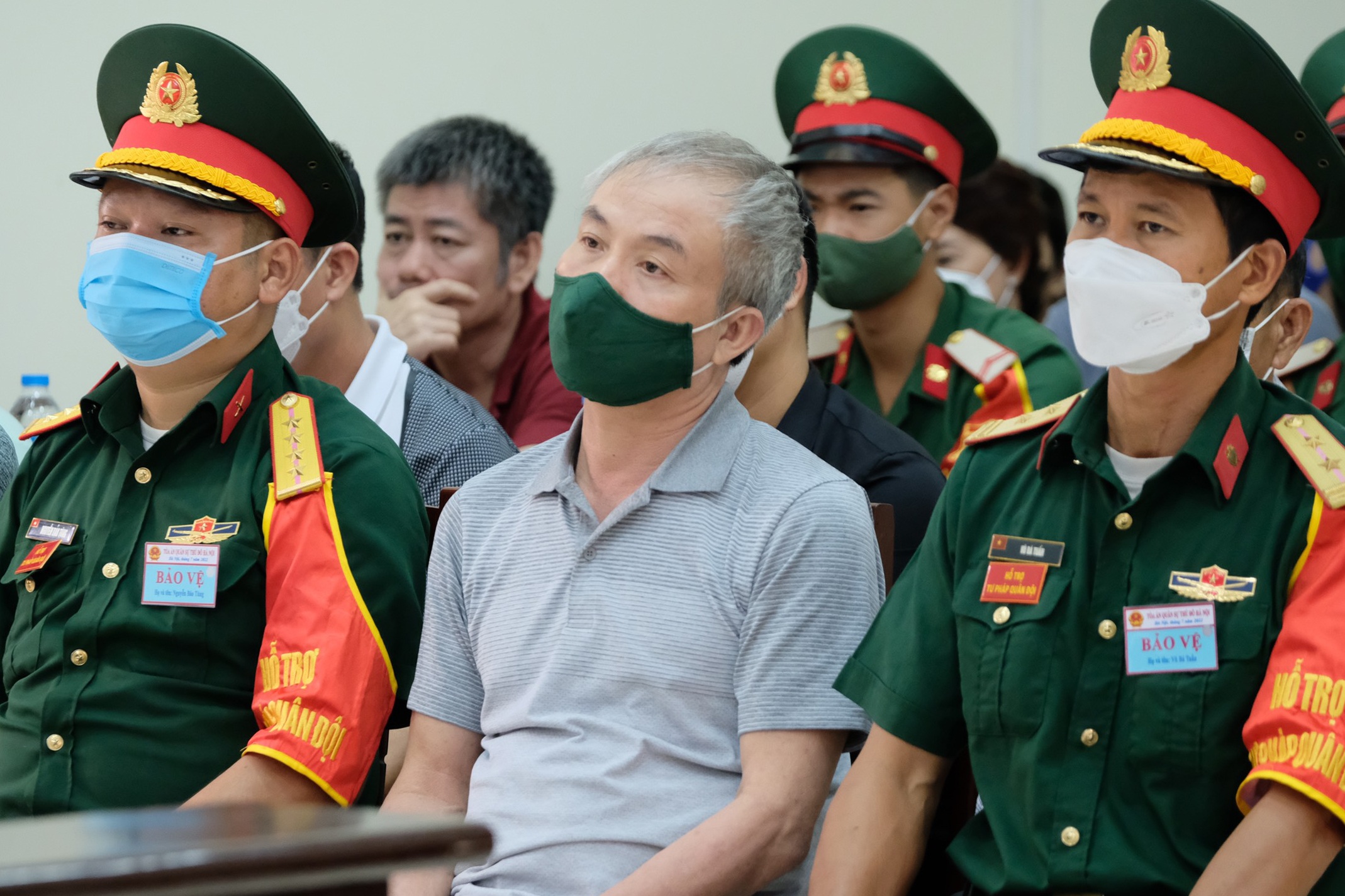Hai cựu tướng Cảnh sát biển bị tuyên phạt 12-15 năm tù - 2