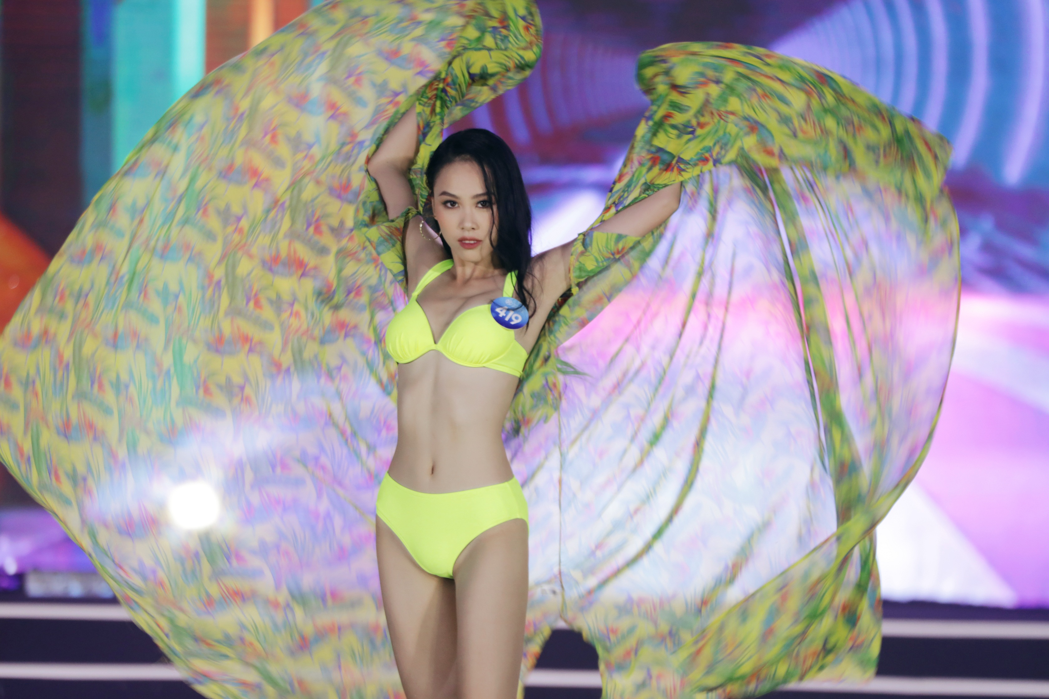 Top 5 Người đẹp biển Miss World Vietnam mặc bikini gợi cảm, ứng xử ấp úng - 3