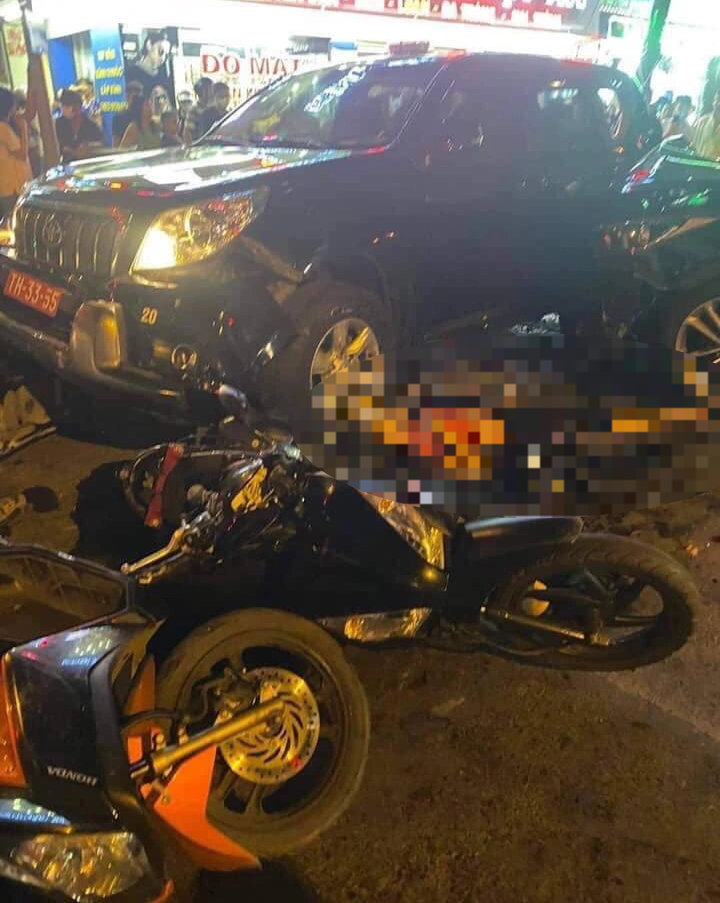 Va chạm giữa 4 ô tô và nhiều xe máy ở Hà Nội: Tài xế xe Santafe gây tai nạn - 4