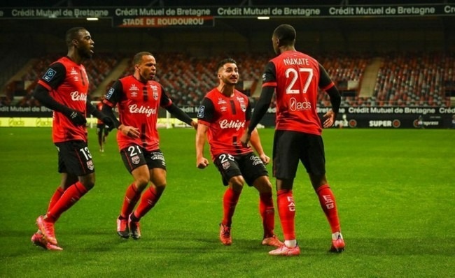 So sánh về đẳng cấp, thực lực giữa Guingamp và Pau FC - 1