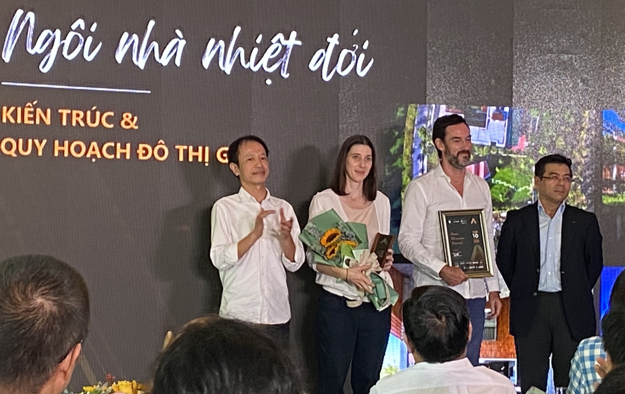 20 thiết kế nhà ở, nội thất Việt Nam nổi bật 2021: Sống xanh lên ngôi - 1
