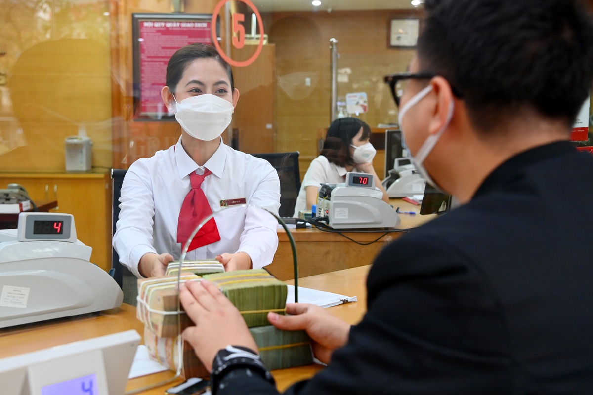 Mơ hồ nỗi lo room tín dụng, ngân hàng tư nhân đua bán bảo hiểm