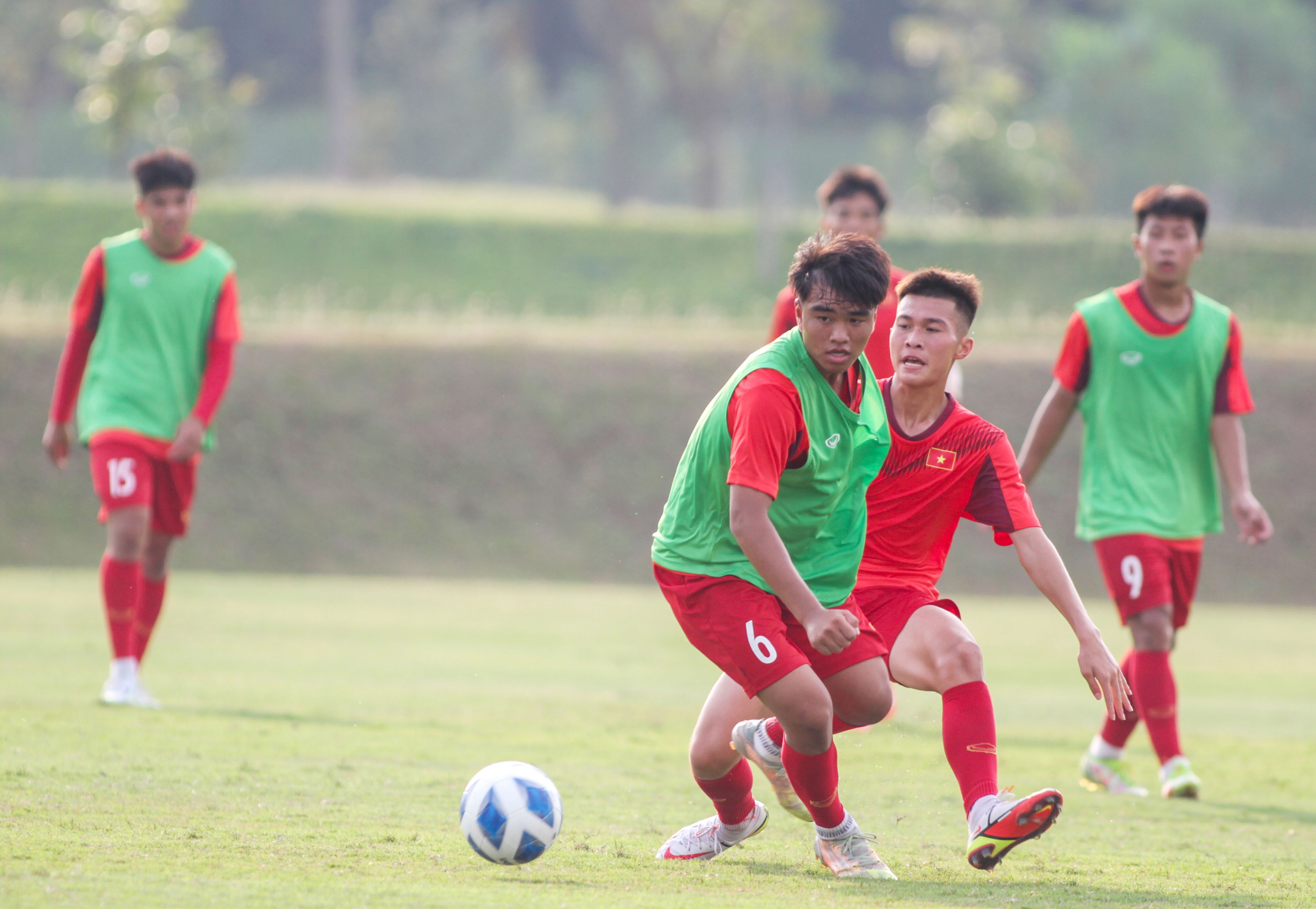 U16 Việt Nam - U16 Singapore: Chiến thắng đầu tiên? - Ảnh 2. U16 Việt Nam - U16 Singapore: Chiến thắng đầu tiên? - Ảnh 2.