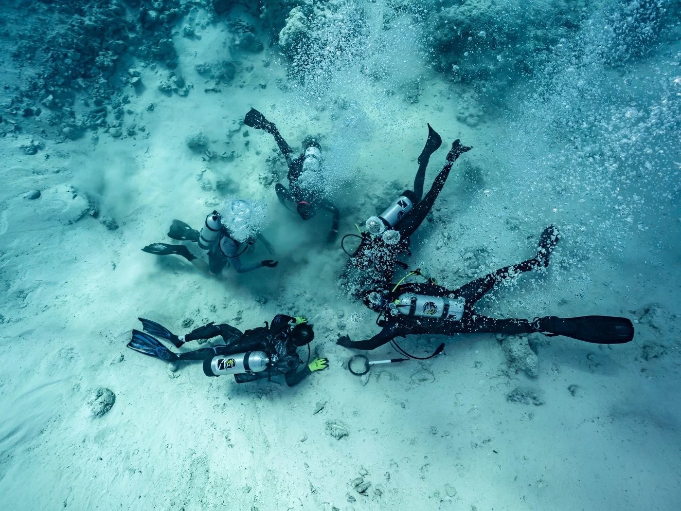 Tìm thấy kho báu nằm sâu dưới đáy đại dương suốt 350 năm - 5