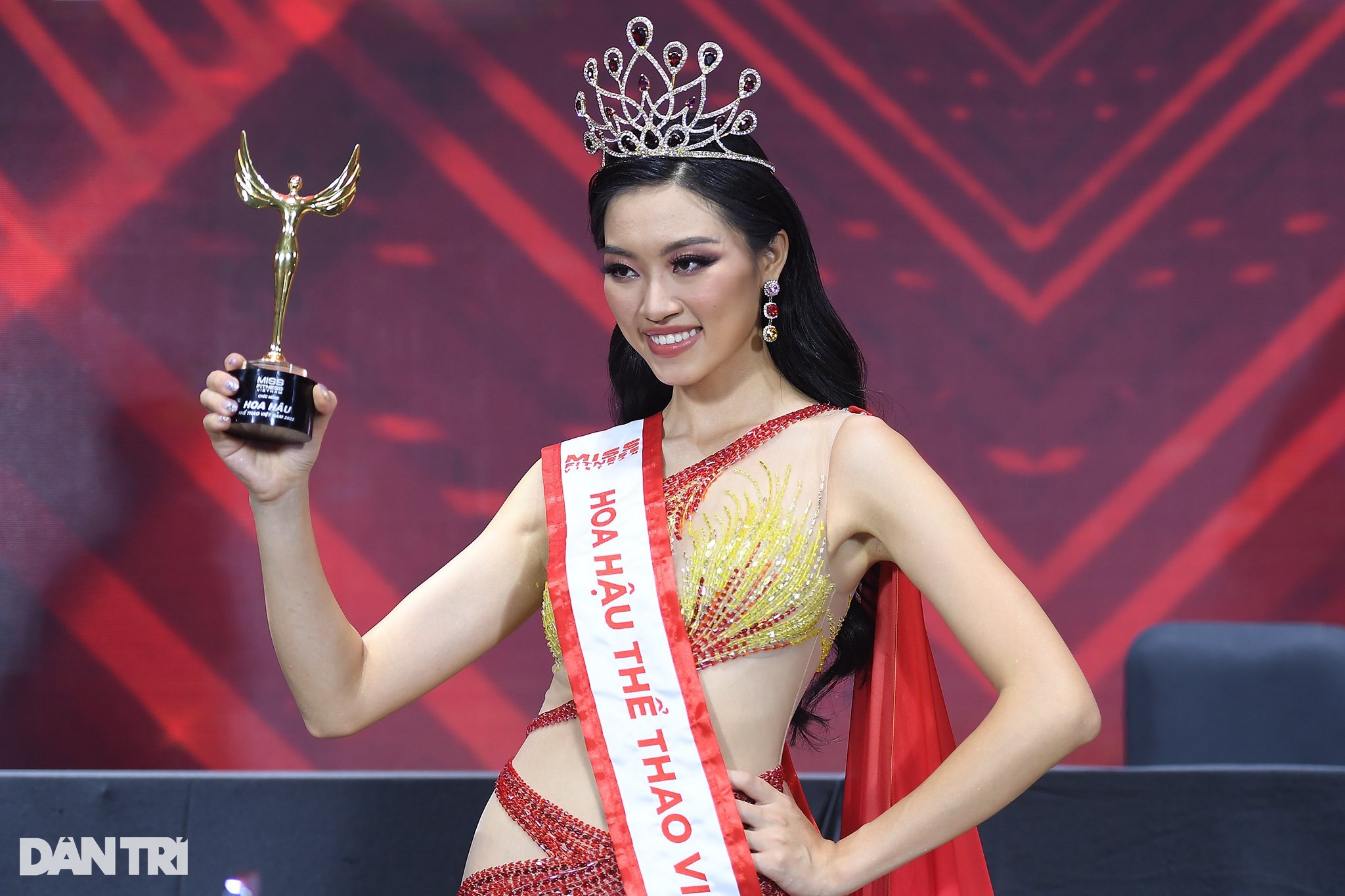 Màn ứng xử, hô tên của thí sinh Hoa hậu Thể thao Việt Nam thành... trò cười - 2