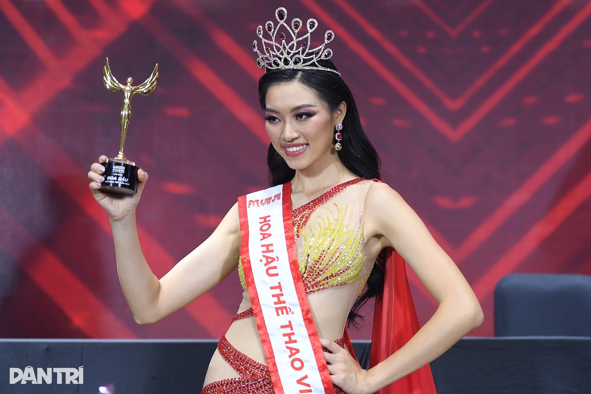 Màn ứng xử, hô tên của thí sinh Hoa hậu Thể thao Việt Nam thành... trò cười - 2 Màn ứng xử, hô tên của thí sinh Hoa hậu Thể thao Việt Nam thành... trò cười - 2
