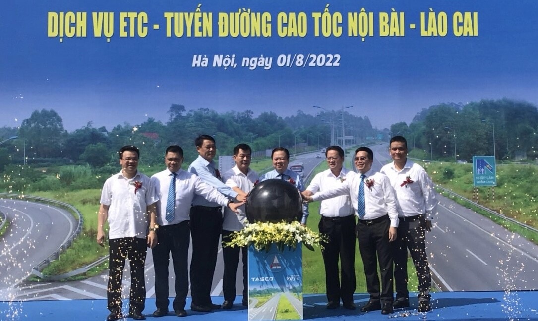 Ô tô chưa dán thẻ ETC không được đi vào cao tốc từ hôm nay - 1