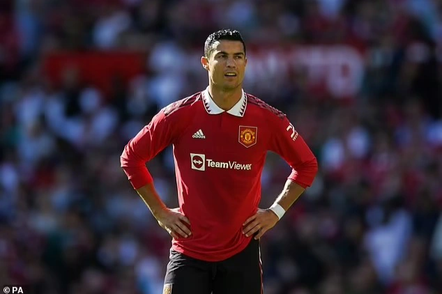 HLV Erik Ten Hag chê C.Ronaldo không đủ thể lực thi đấu cho Man Utd - 2