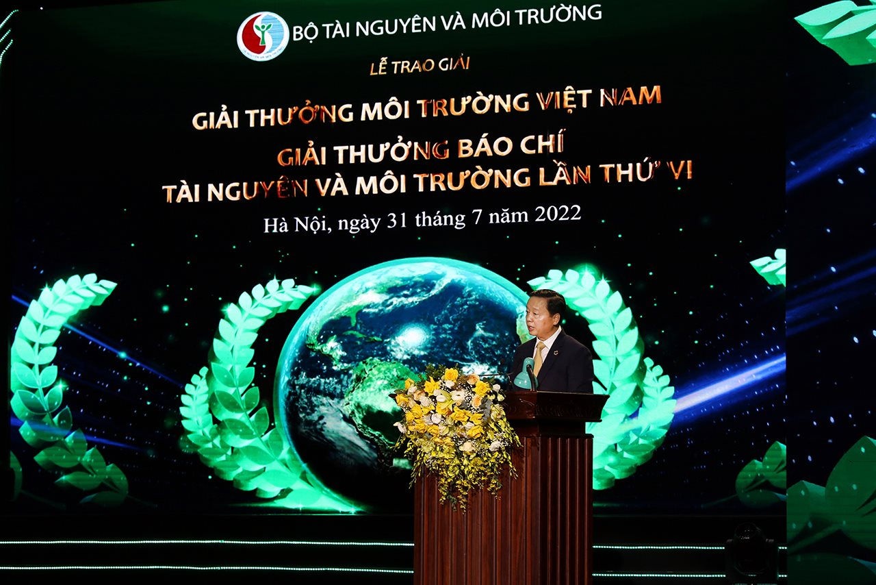 Cô bé kêu gọi không thả bóng bay khai giảng nhận giải thưởng môi trường - 1