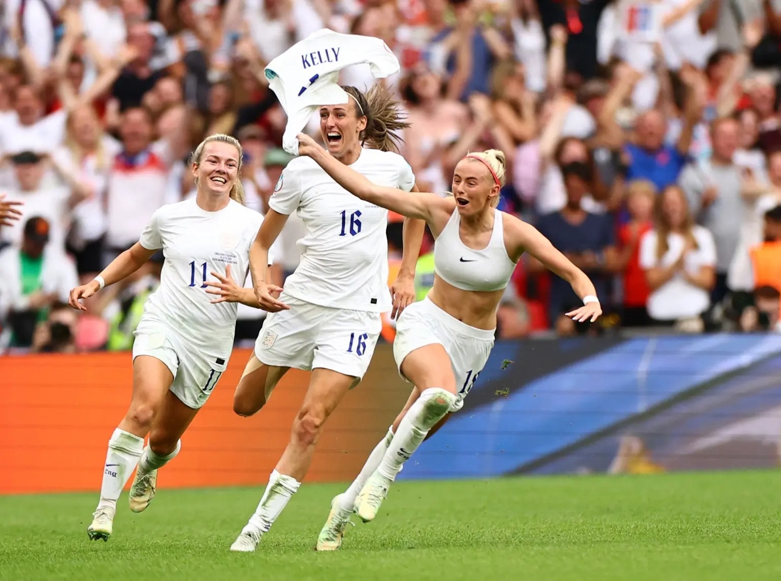 Nữ cầu thủ... cởi áo mừng bàn thắng: 2 khoảnh khắc lịch sử của nữ quyền - 4