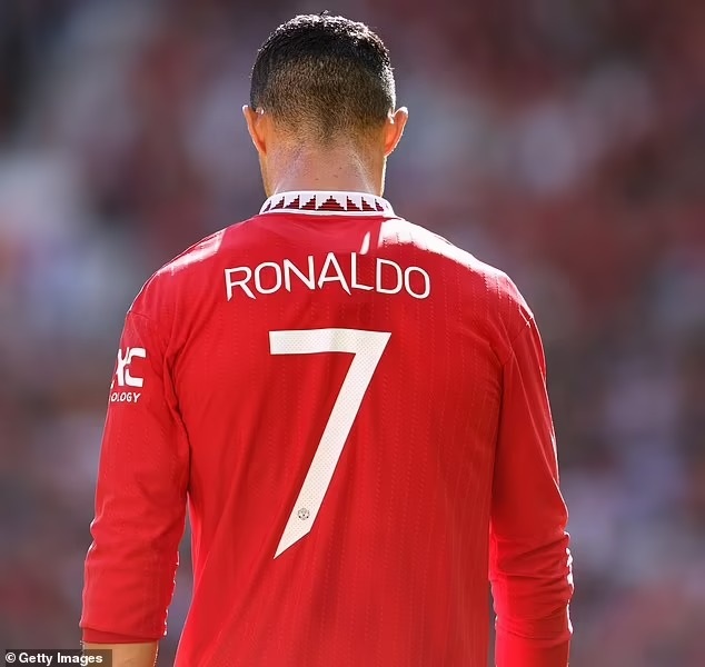 Bị đối xử phũ phàng, C.Ronaldo quyết rời Man Utd trong ít ngày tới - 2