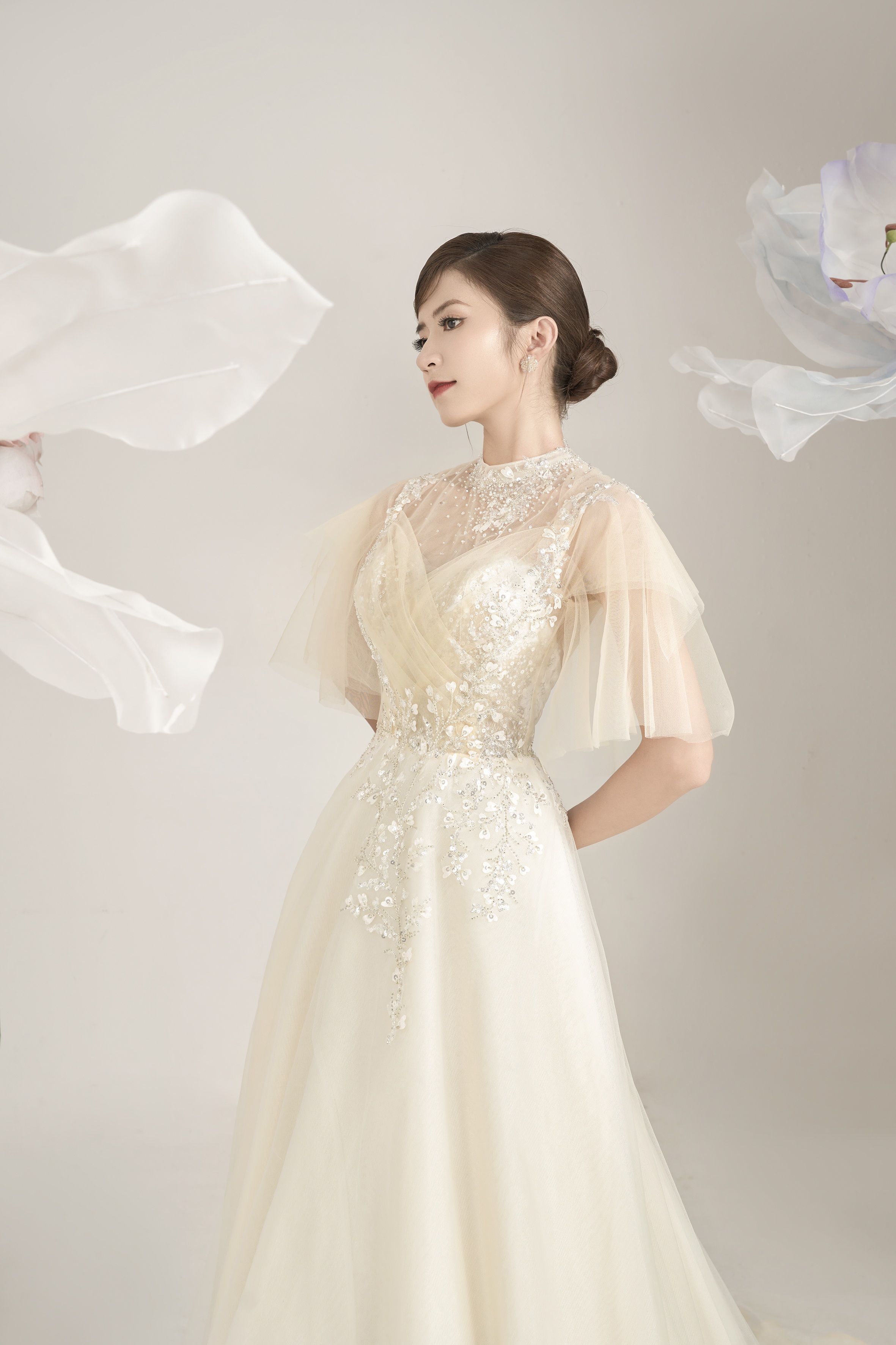 Vân Vân Thương ngày nắng về bất ngờ mặc váy cô dâu - 9 Vân Vân Thương ngày nắng về bất ngờ mặc váy cô dâu - 9