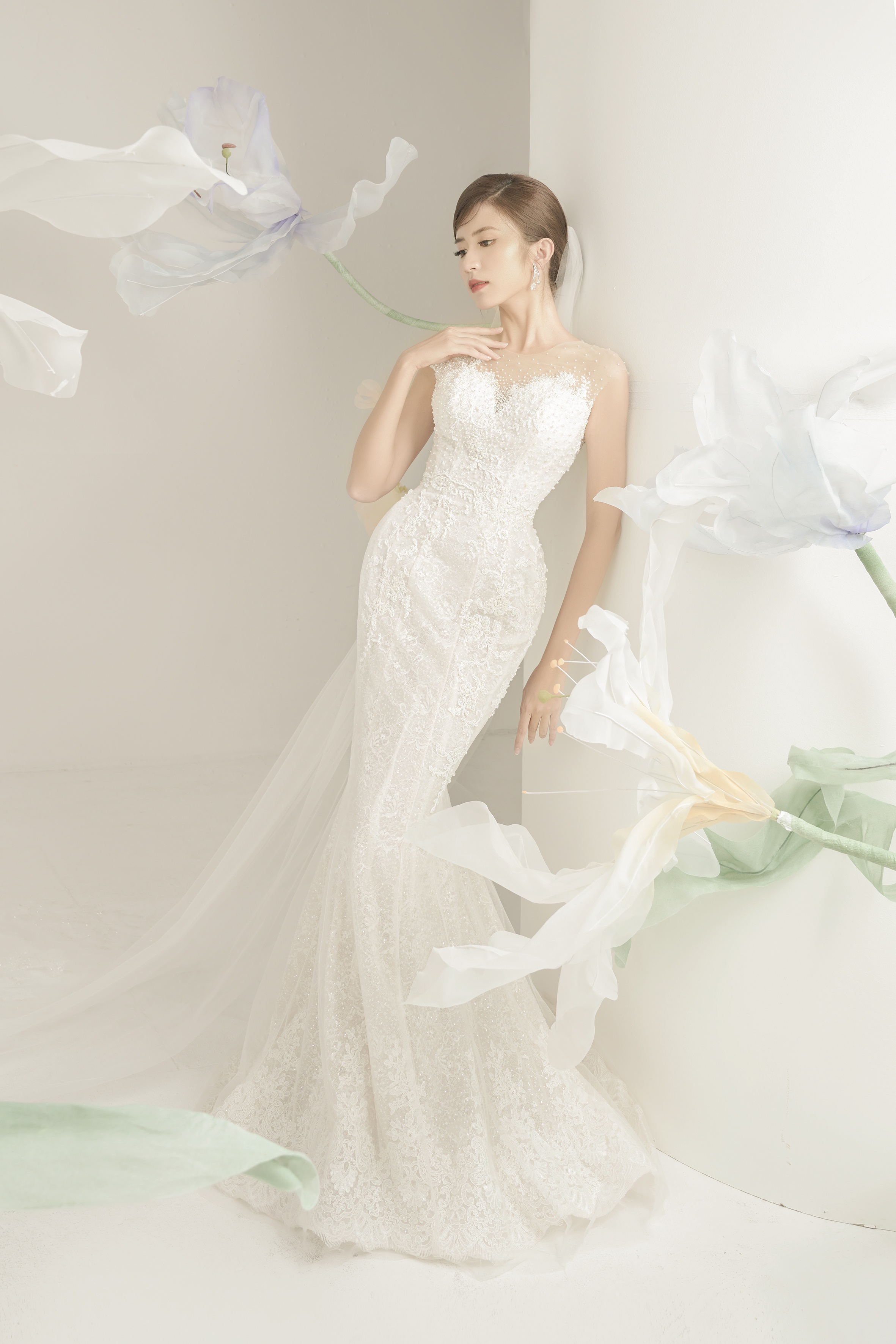 Vân Vân Thương ngày nắng về bất ngờ mặc váy cô dâu - 4 Vân Vân Thương ngày nắng về bất ngờ mặc váy cô dâu - 4