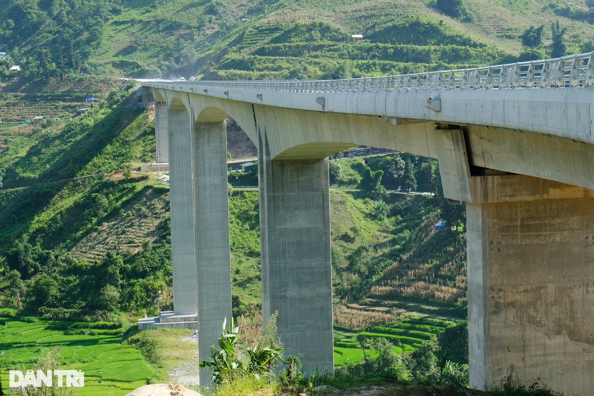 Chiêm ngưỡng cầu cạn có trụ cao nhất Việt Nam trước ngày thông xe đi Sa Pa - 2