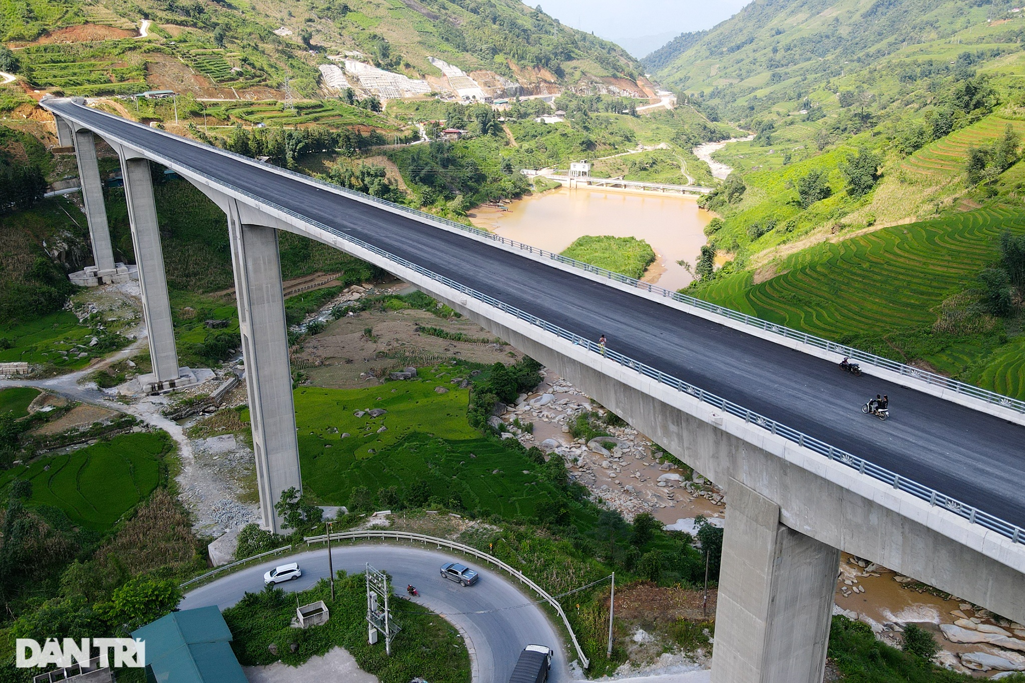 Chiêm ngưỡng cầu cạn có trụ cao nhất Việt Nam trước ngày thông xe đi Sa Pa - 3