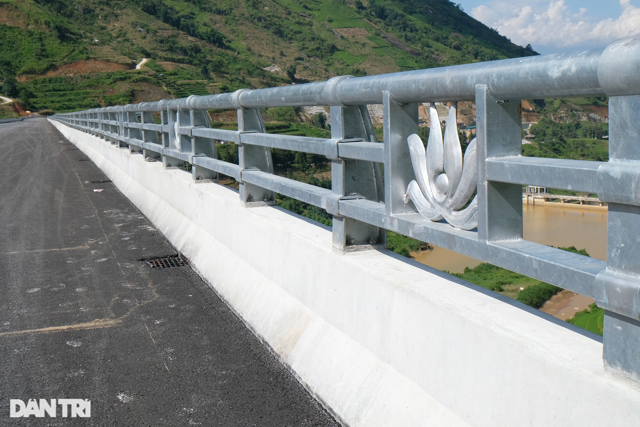 Chiêm ngưỡng cầu cạn có trụ cao nhất Việt Nam trước ngày thông xe đi Sa Pa - 5