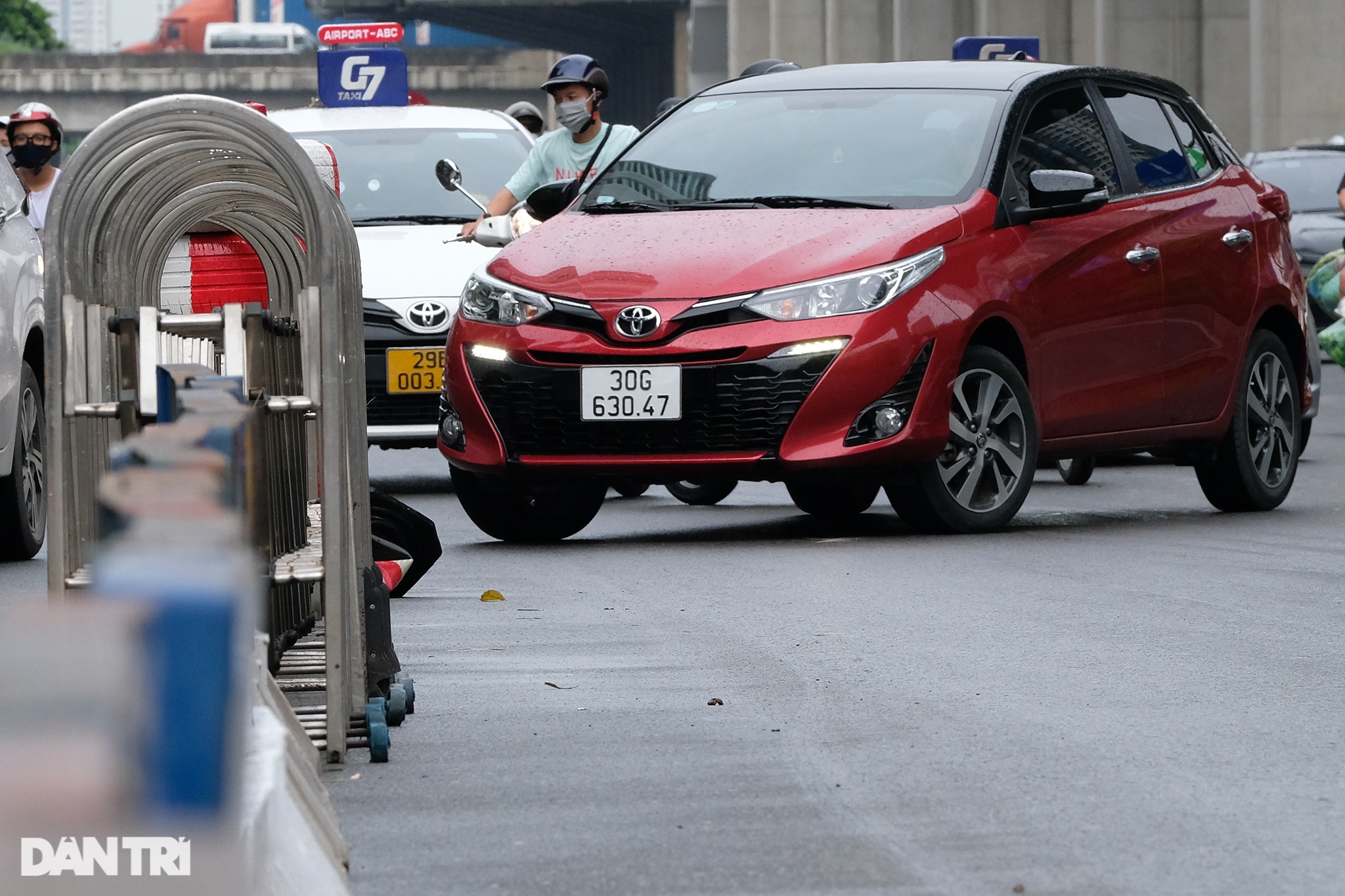 Thí điểm phân làn đường Nguyễn Trãi: Nhiều xe gặp tai nạn đâm dải phân cách - 4