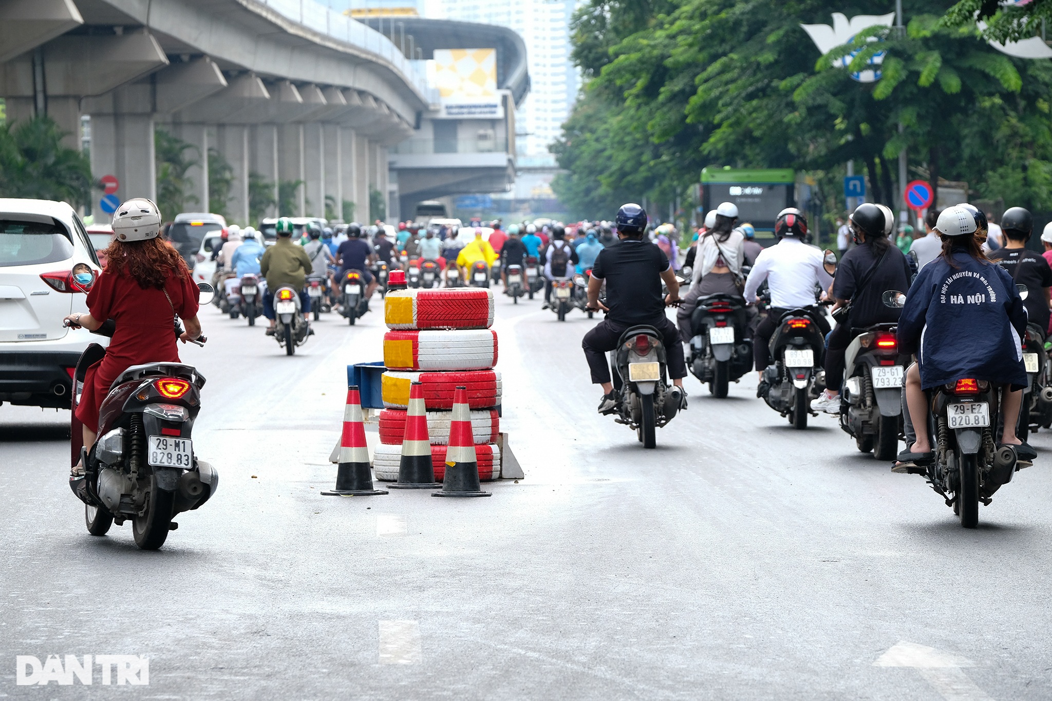 Thí điểm phân làn đường Nguyễn Trãi: Nhiều xe gặp tai nạn đâm dải phân cách - 7