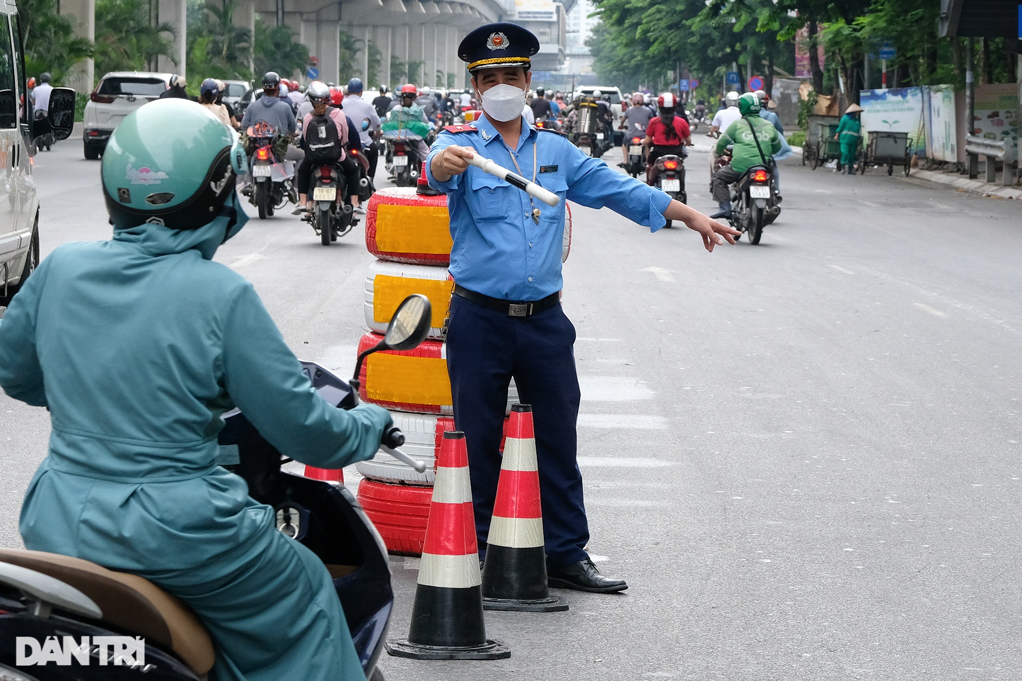 Thí điểm phân làn đường Nguyễn Trãi: Nhiều xe gặp tai nạn đâm dải phân cách - 5