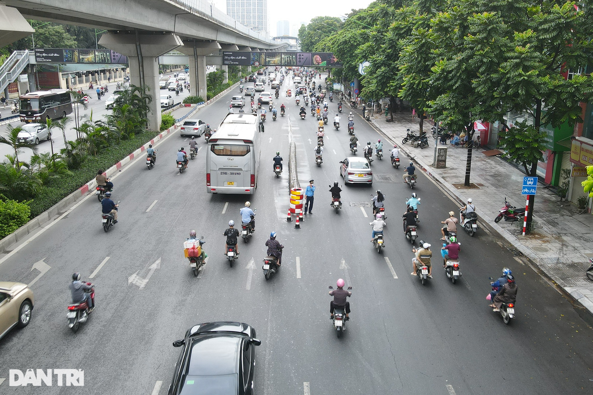 Thí điểm phân làn đường Nguyễn Trãi: Nhiều xe gặp tai nạn đâm dải phân cách - 2