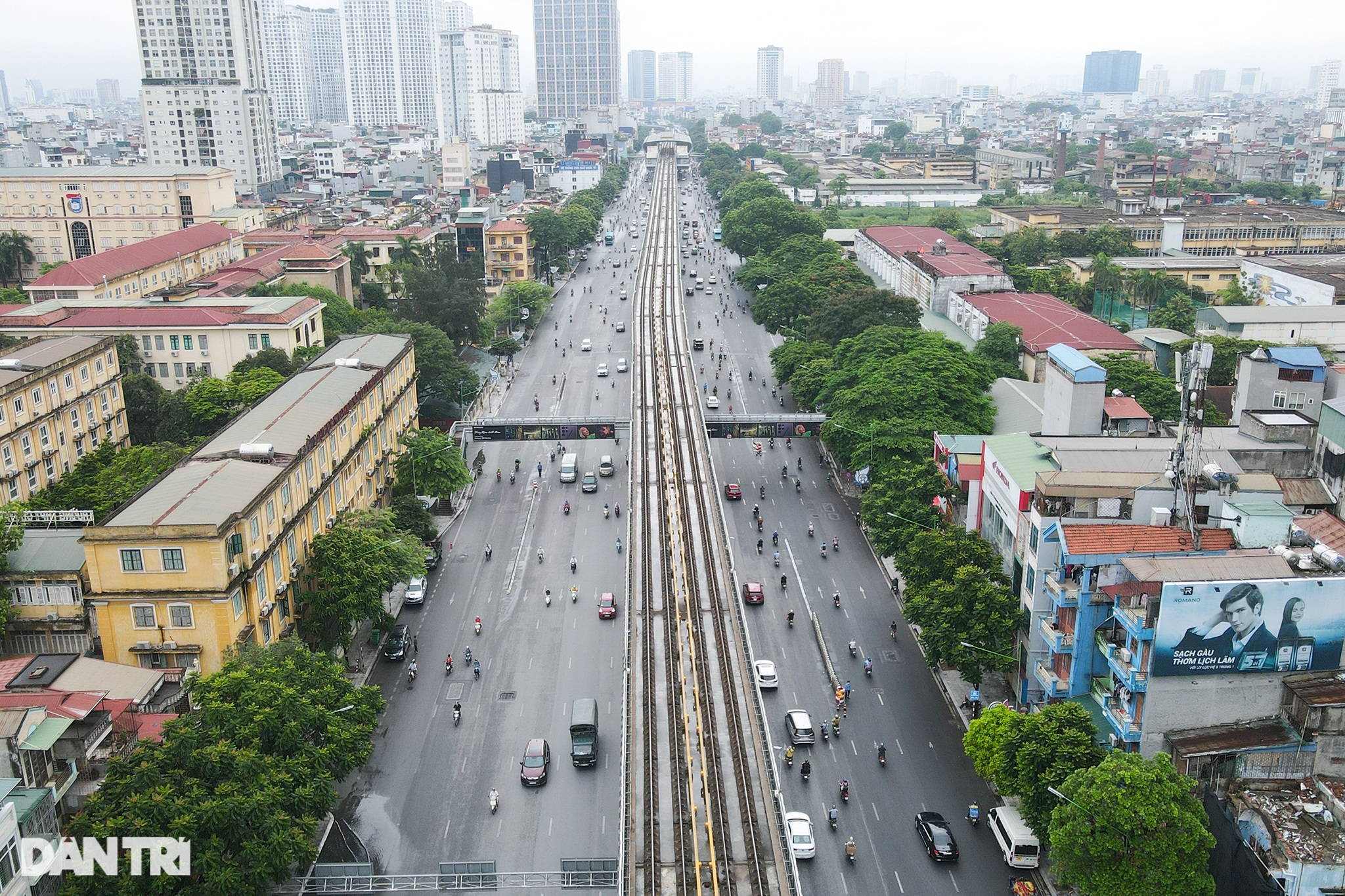 Thí điểm phân làn đường Nguyễn Trãi: Nhiều xe gặp tai nạn đâm dải phân cách - 1