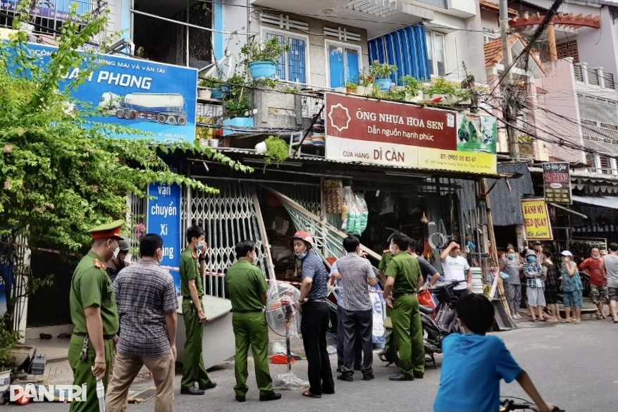 Ba mẹ con tử vong trong ngôi nhà 3 tầng bốc cháy - 3